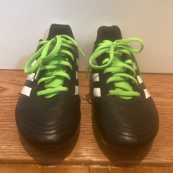 Very good condition lace up Adidas soccer cleats in black, white, & lime green - Picture 3 of 11
